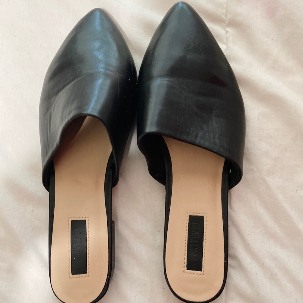 black mules/clogs